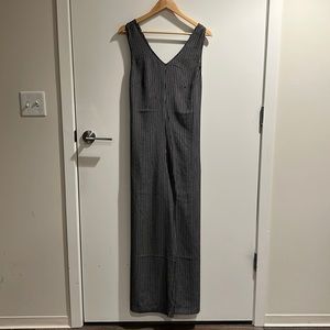 🆕 Max Studio brand jumpsuit WITH POCKETS!